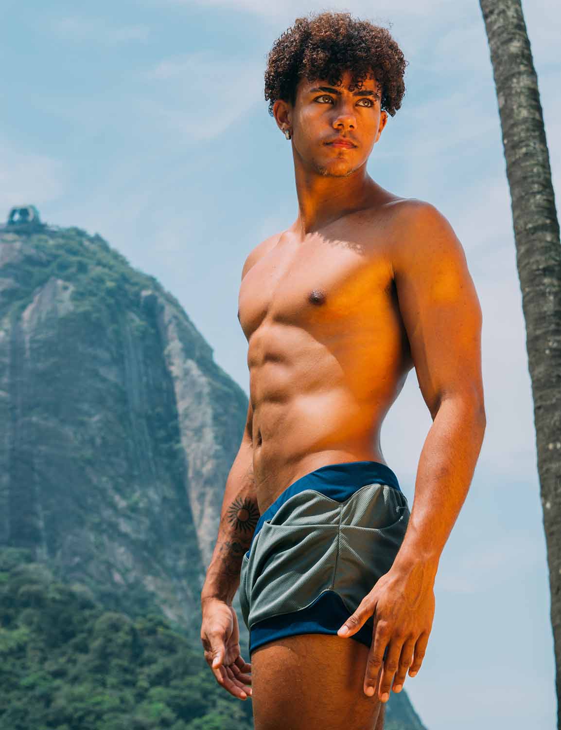Curvy-Cut Shorts 220603 | dmunderwear detail image 2