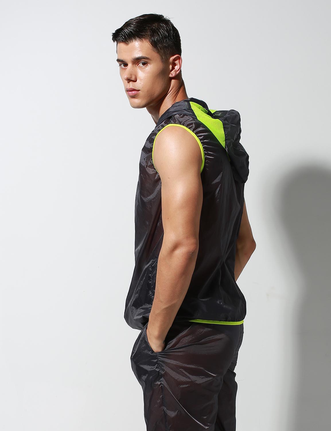 Translucent Quick-Dry Sport Sleeveless Hooded Jacket S2901 | dmunderwear detail image 3